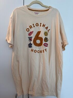 Red Jacket Original Six NHL Cream Vintage Hillwood Graphic Tee - Cream